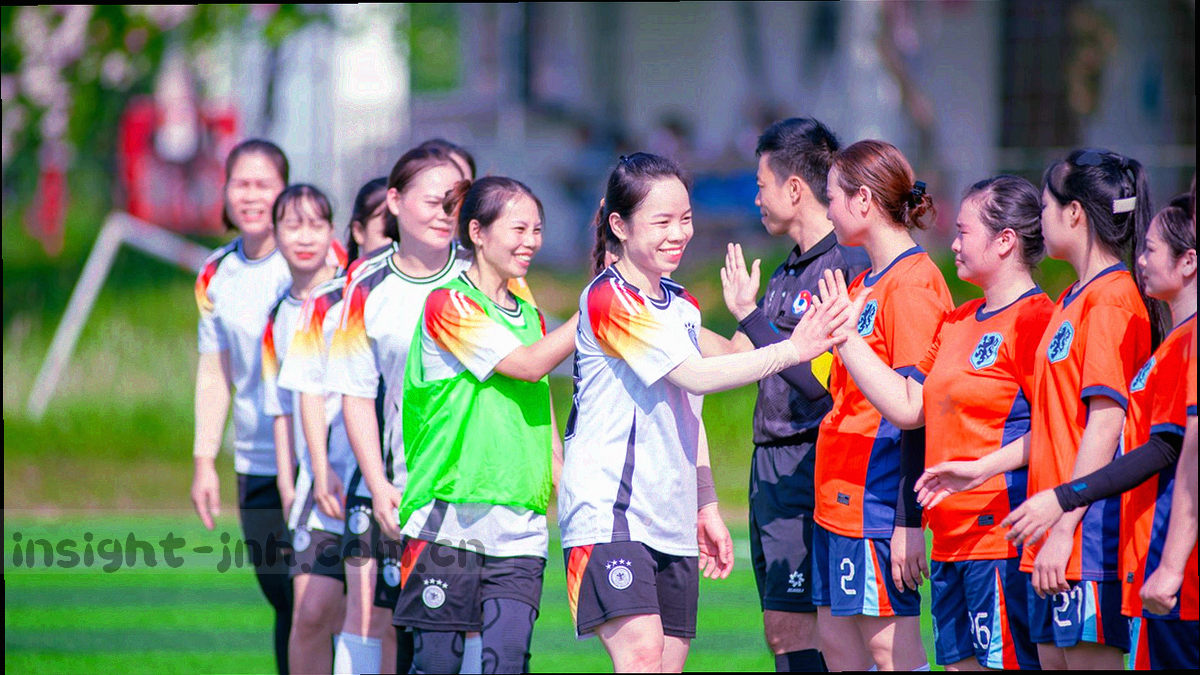 版本迭代节点信息图，五个方块节点用粗边框与青橙双色区分